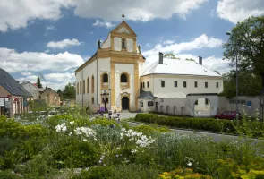 Muzeum Českého lesa_budova bývalého františkánského kláštěra