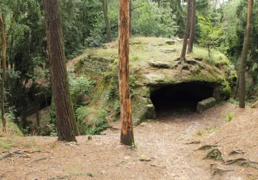 Zřícenina hradu Chlum - Kozlov, světničky ve skále