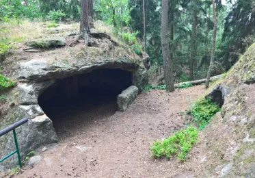 Zřícenina hradu Chlum - Kozlov, světničky ve skále