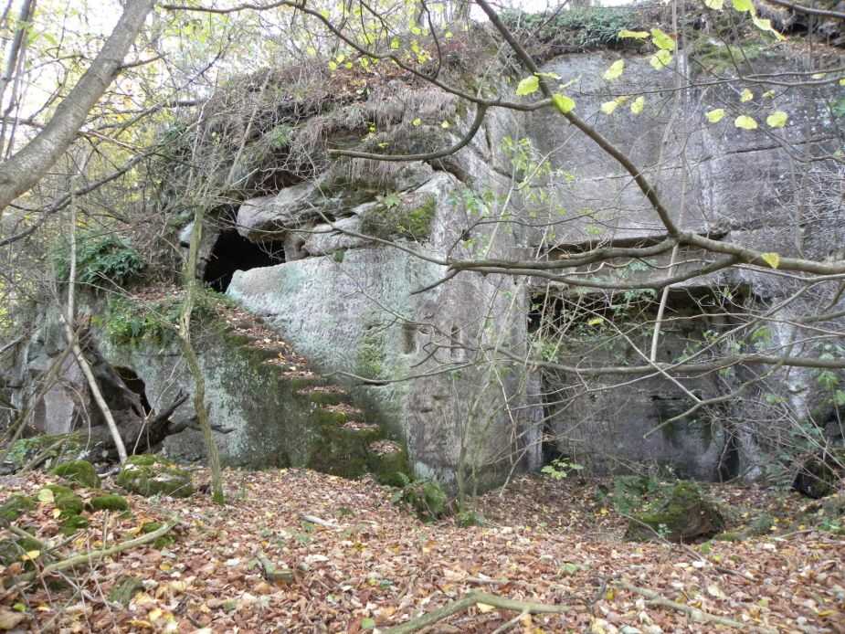 Zaniklá obec Holičky Ralsko - patrové sklepy za selskou usedlostí rodiny Pragerů (foto Geopark Ralsko o.p.s.)