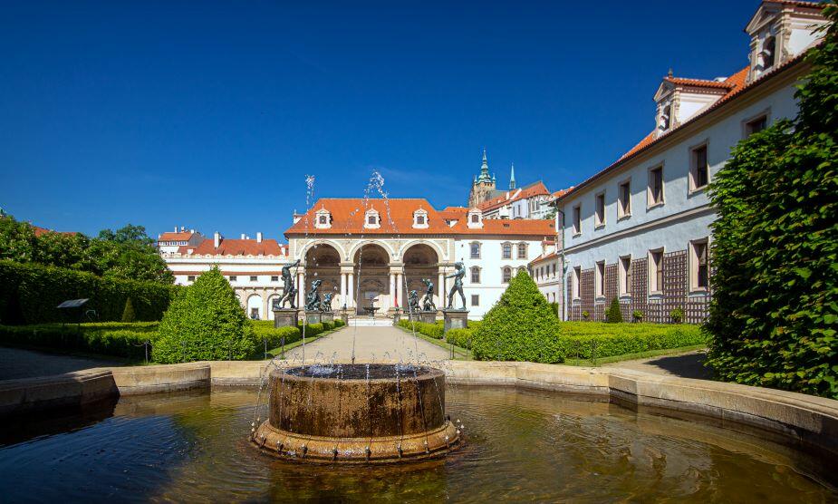 Valdštejnská zahrada a Valdštejnský palác (foto VitVit CC BY-SA 4.0)