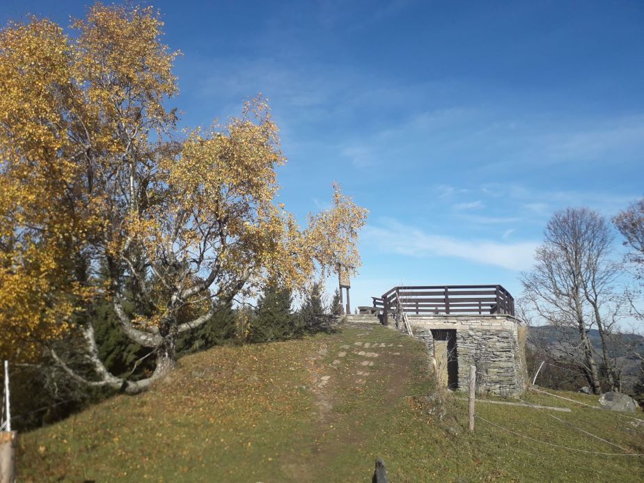 Vyhlídka u Rýchorské boudy (foto Vojtěch Dostál CC BY-SA 4.0)